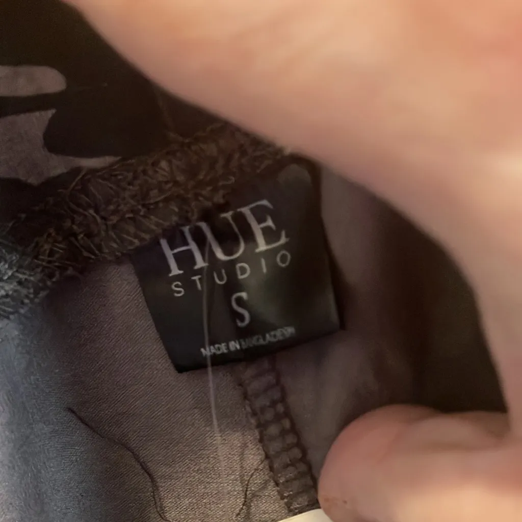 Hue FINAL MARKDOWN NWT  leggings small - Image 3