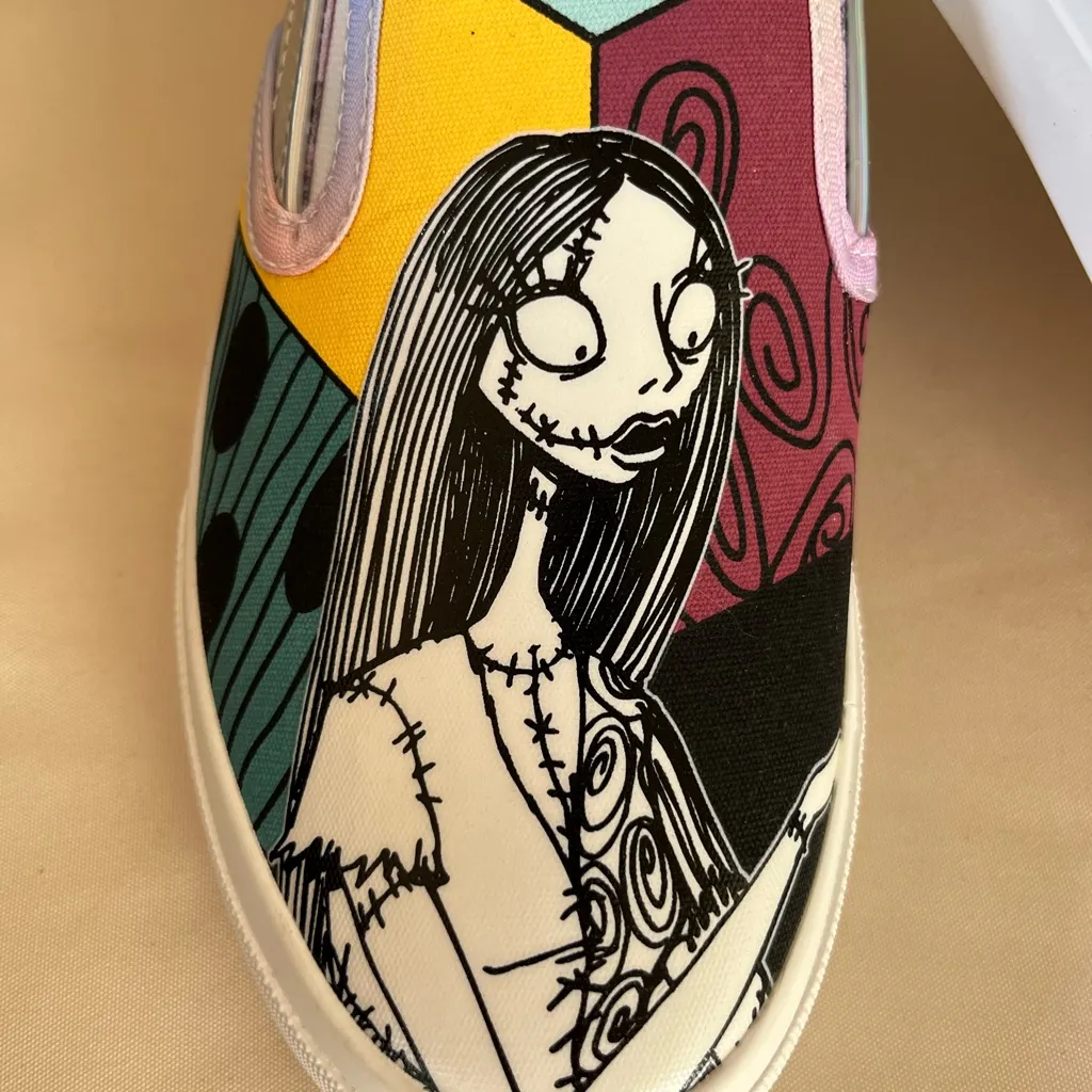 Disney Low top Sneakers. Size #8 - Image 6