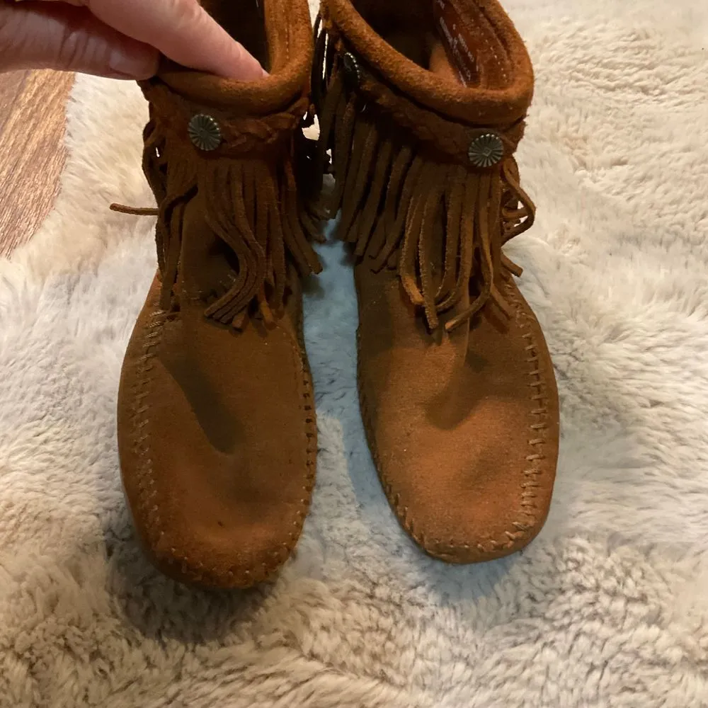 Minnetonka 6 Layer Fringe Bootie Suede High Top‎ Back Zip Ankle Boots Moccasin - Image 2