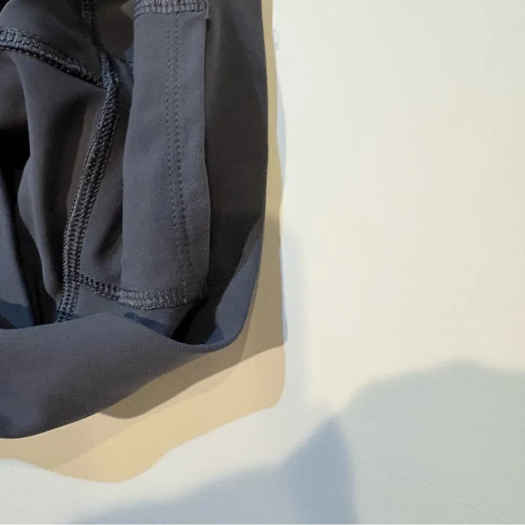 Vuori Studio Pocket Legging Size S inseam 25 - Image 4