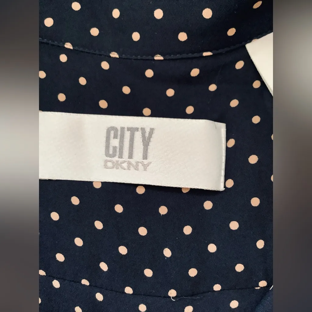 SUPER CUTE 🖤🤍🖤 SILK TOP ❤️ Blue Size 8 - Image 9