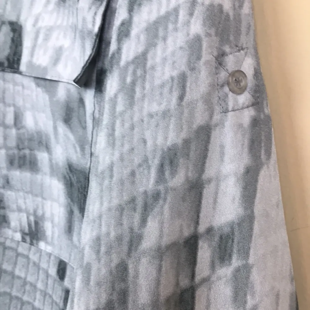 Calvin Klein Women’s Skakeskin Print Deep V-Neck Button-Up Long Sleeve Shirt - Image 6