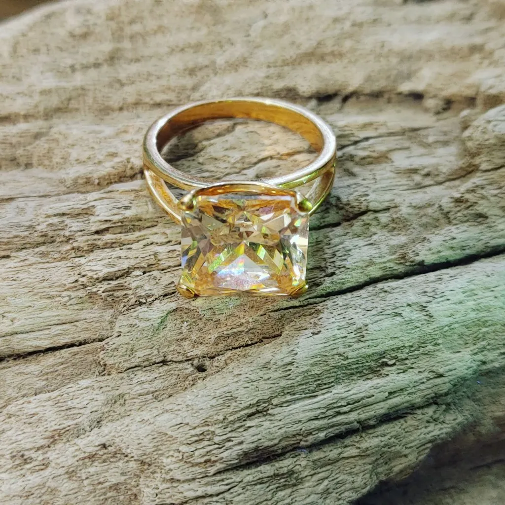 Peach Rhinestone Gold Tone Ring Square Cut Gemstone Size 7 Vintage Openwork - Image 10