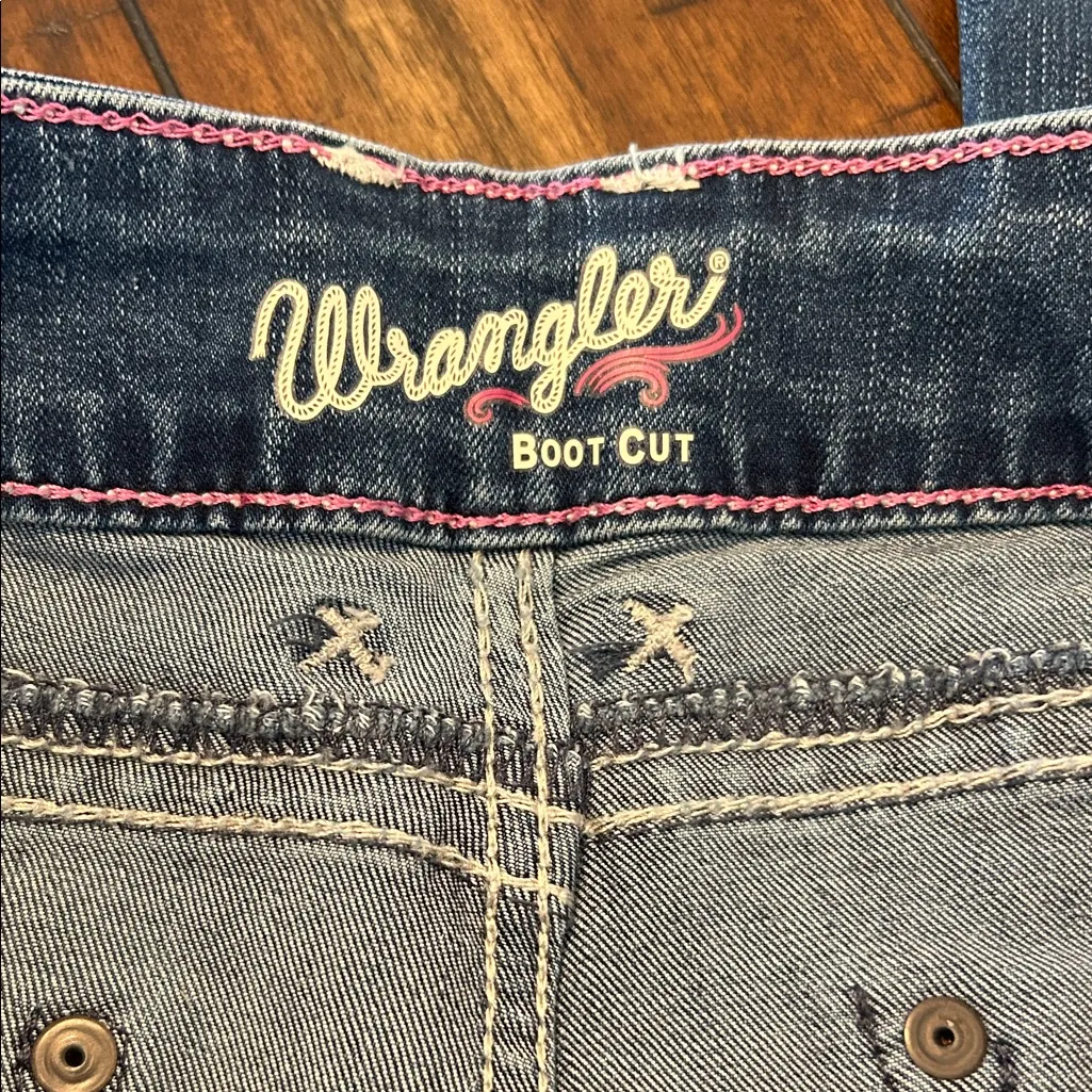 Wrangler Boot Cut Jeans in Classic Blue Size 7/8 EUC - Image 3