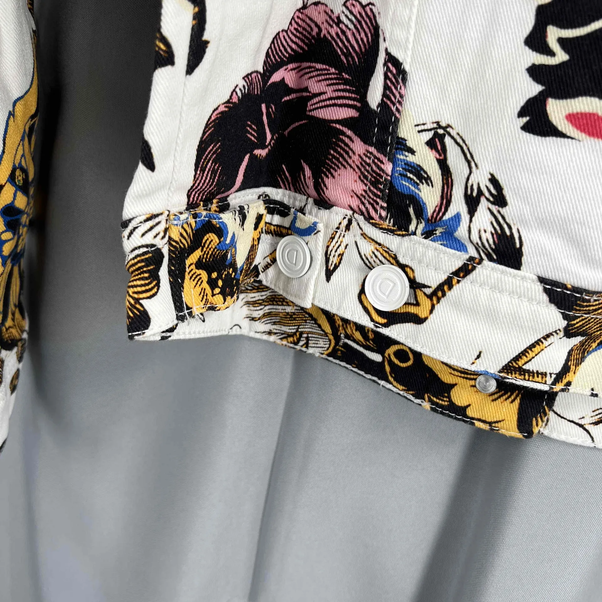 Desigual Denim Jacket White Floral Button Front Womens Size‎ Small New - Image 5