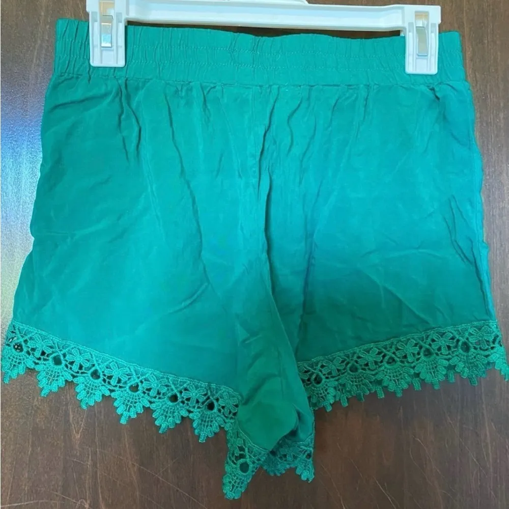 Green Rayon Dressy Shorts with Lace Trim Size undefined - Image 2
