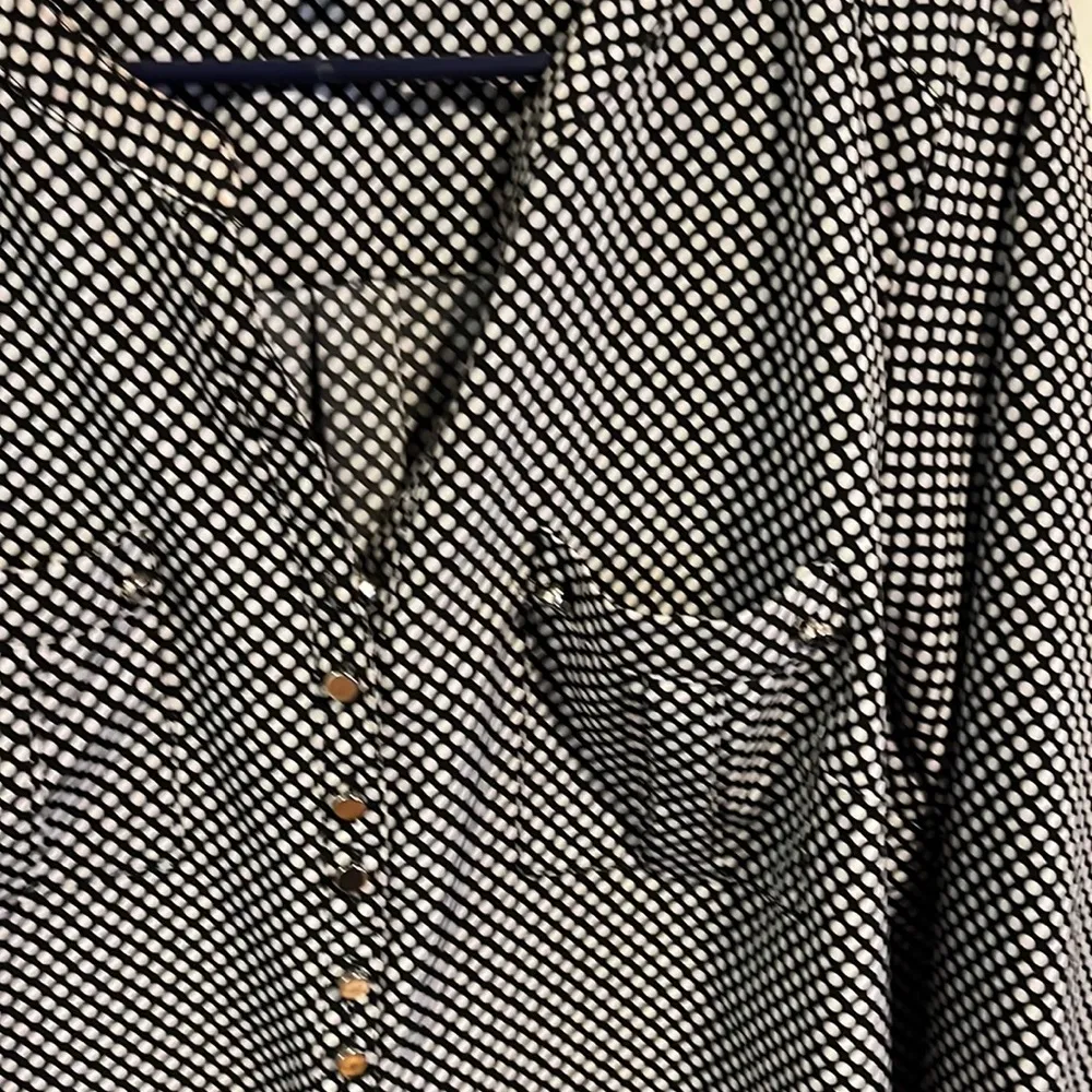 Long  sleeved career top by notations. Xl. - Image 3