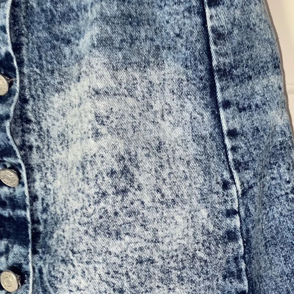 Acid-washed button down denim mini skirt - Image 2