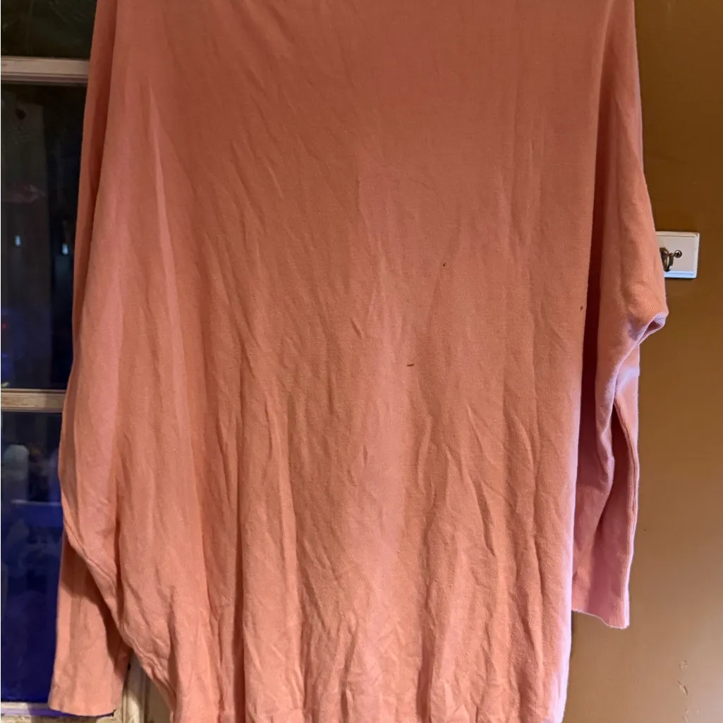 Moda Luxe Light Pink Women's Sweater hi lo with Pom Pom accent size medium - Image 10