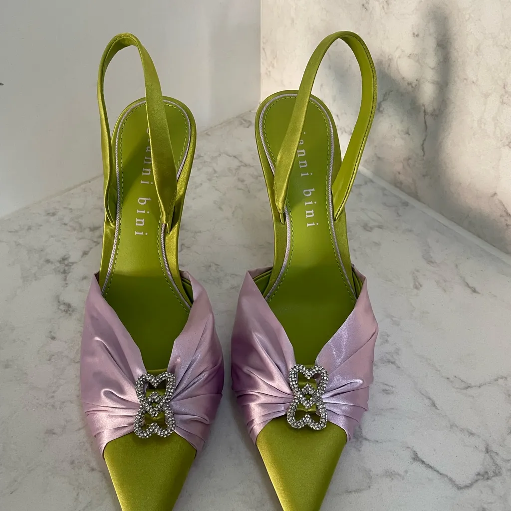 New!‎ Gianni Bini Michah Satin
Heart Embellished Slingback
Pumps Sz 10 - Image 4