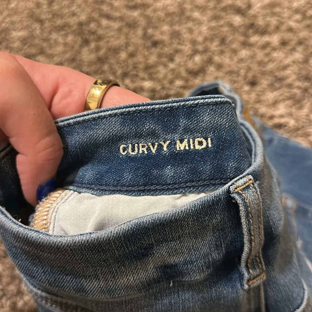 American Eagle Curvy Midi Jean Shorts Size 6 - Image 5