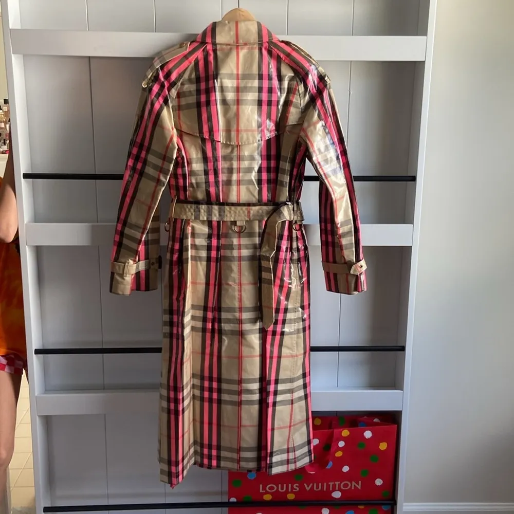 Runway laminated trench coat. US 4 - Image 11