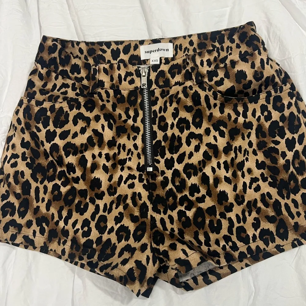 Superdown shorts size xxs - Image 2