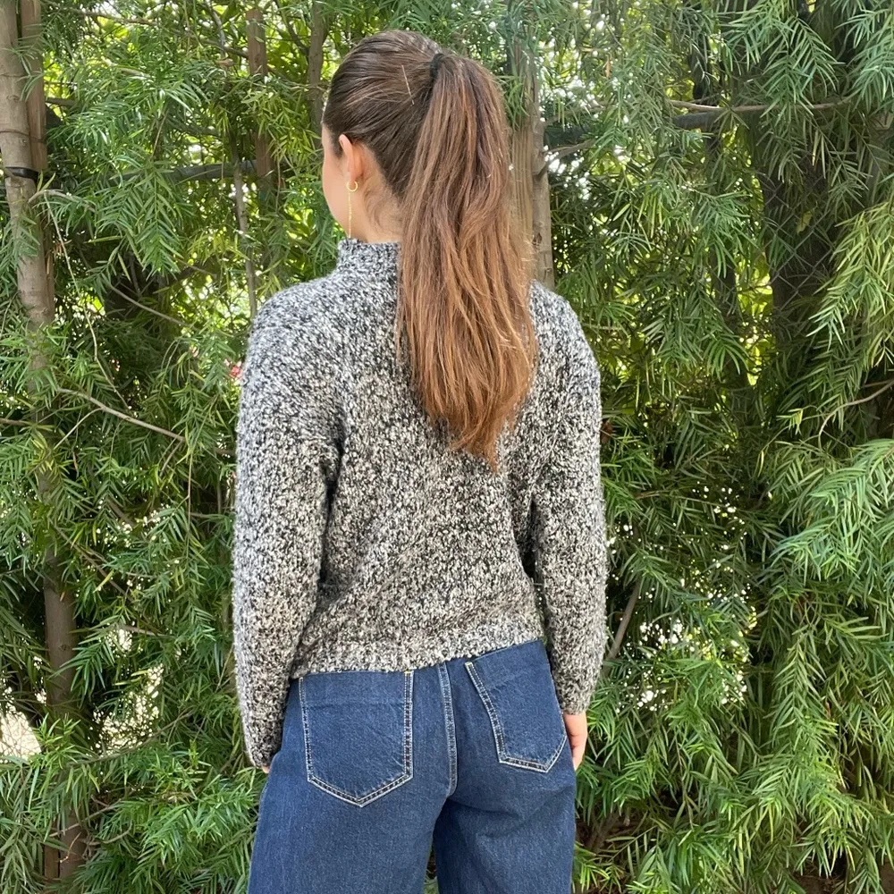 Cute grey crewneck sweater - Image 3