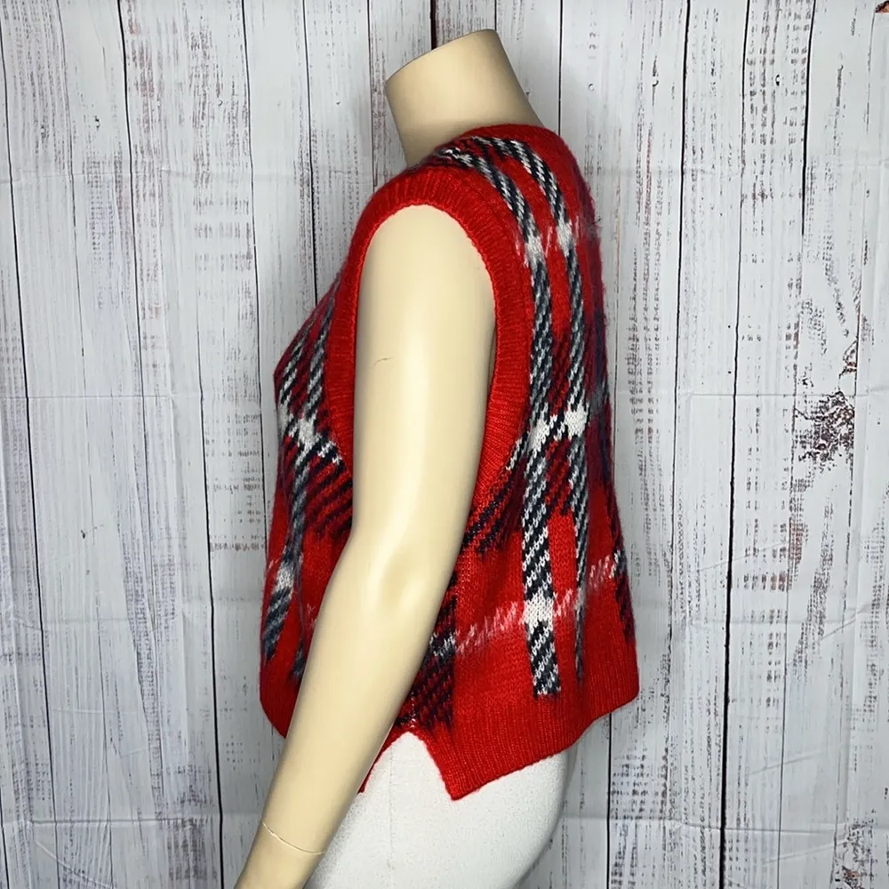 Wild Fable NWT Size XXL Red - Blue & White Plaid V-Neck Crop Sweater Vest - Image 2
