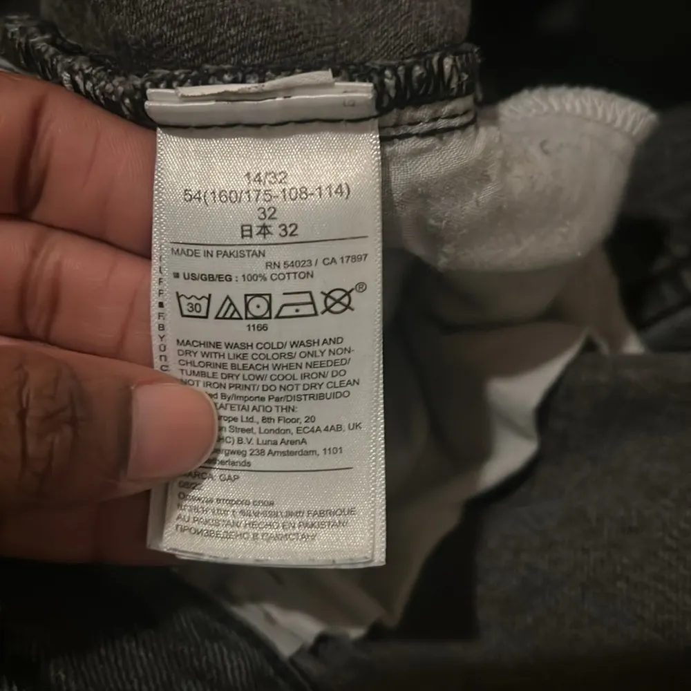 GAP Black Jean Shorts Distressed Raw Hem size 32 - Image 8
