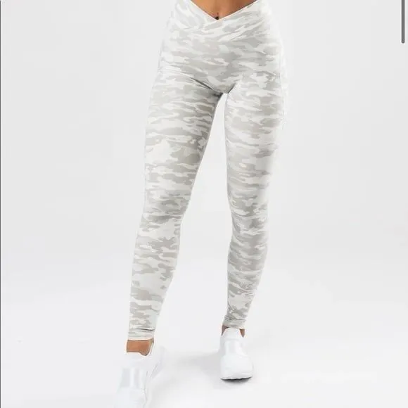 Alphalete Surface Power Leggings White Camo Size Small - Image 11