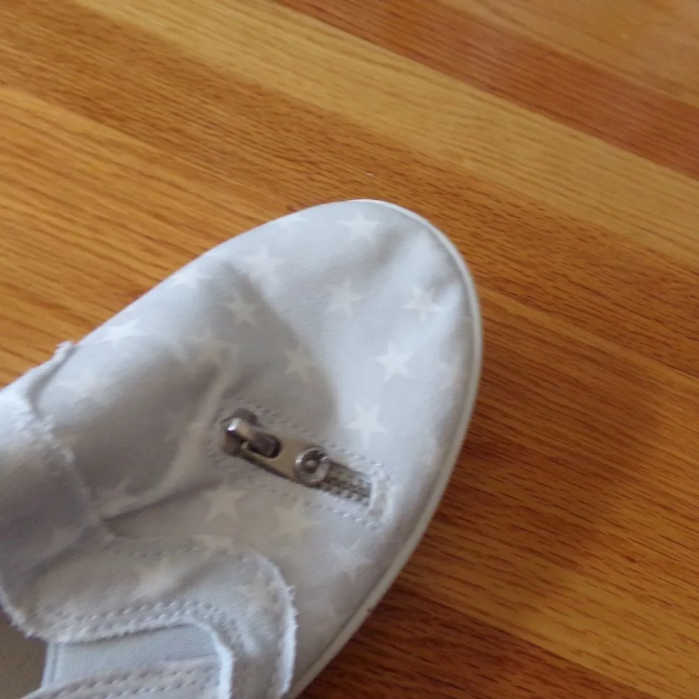 BF by Blowfish Fariachi gray‎ star flats zippers 7 1/2 M Excellent condition - Image 7