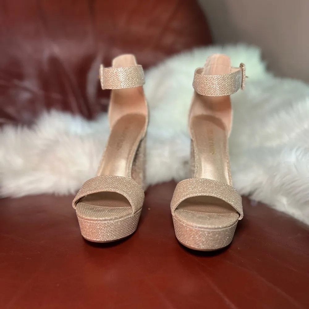 NWOT DREAM PAIRS Women's Hi-Lo High Heel Platform Pump Sandals - Image 2