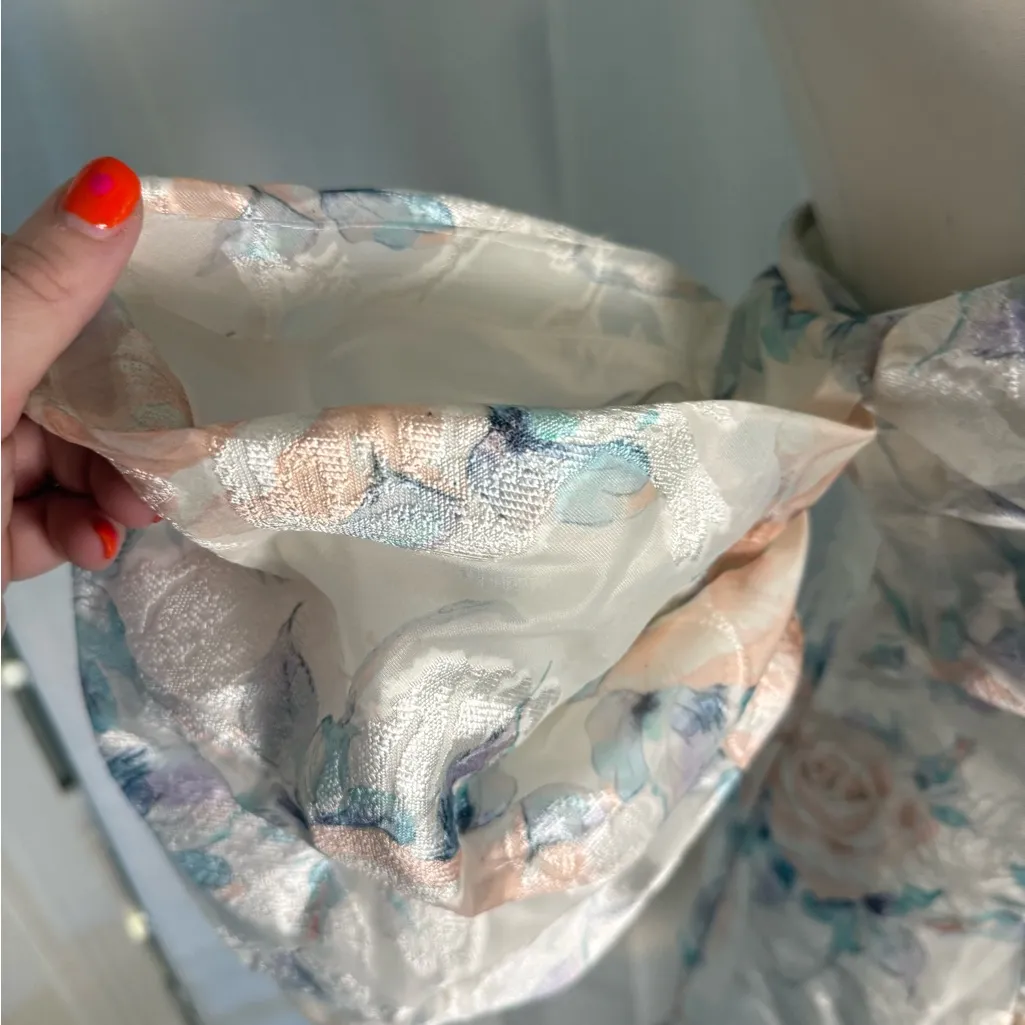 The Vintage Shop Floral Off - Image 3