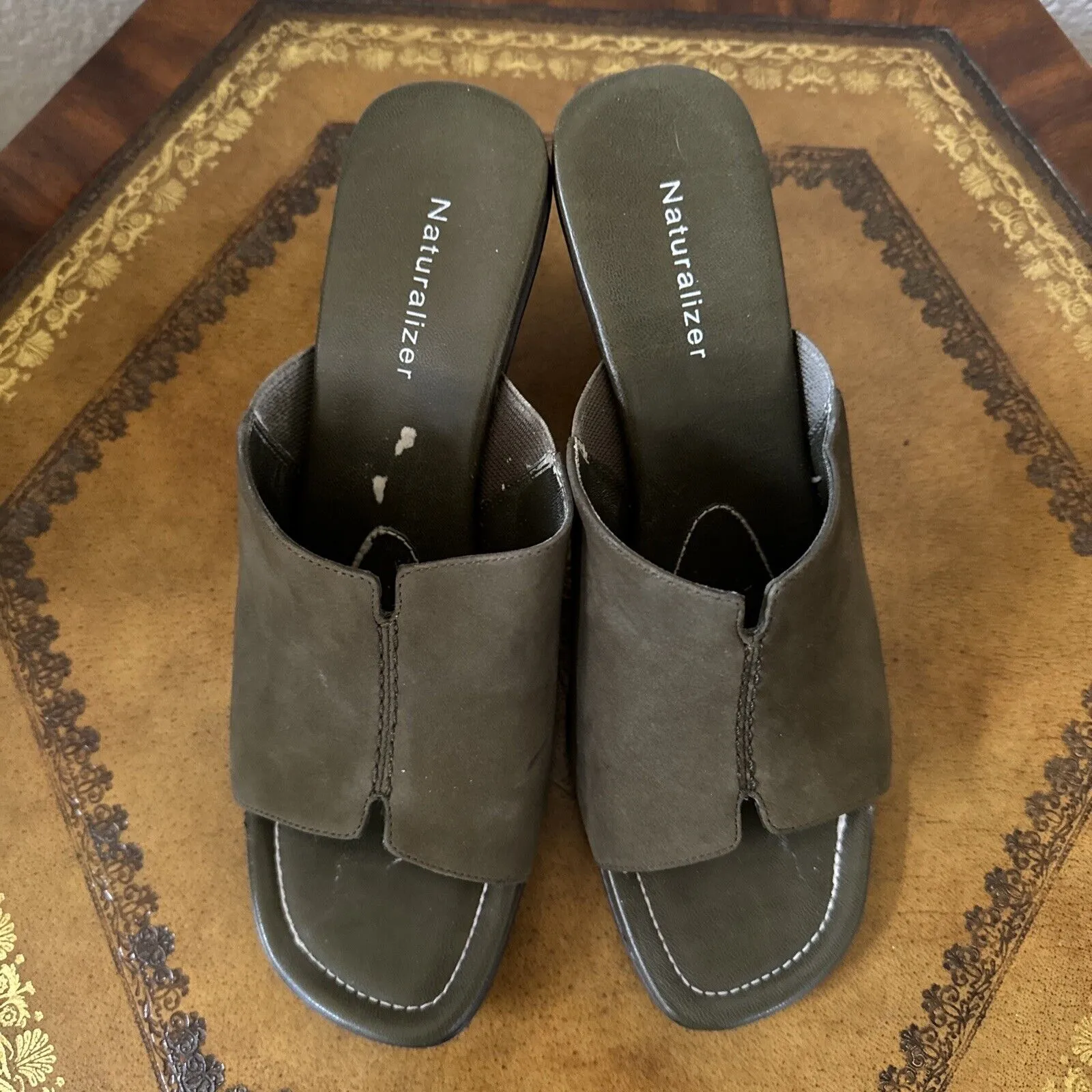 Naturalizer Women's Size 8 Moss Green Mocha Wedge Suede Sandal Brown Heels - Image 3