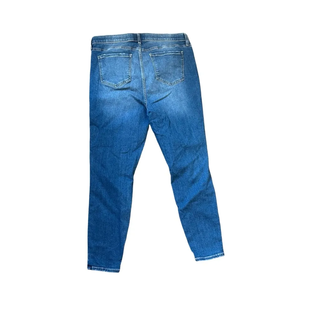 Torrid Women’s Sky High Stretch Skinny Distressed Jeans in Medium Wash Size 18 - Image 8