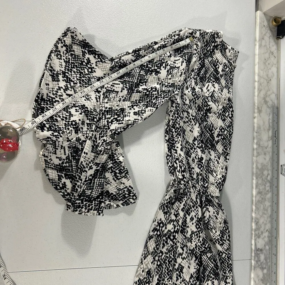 Mudpie Women's Romper Black white Snake Print Size S Bell Sleeves Elastic Waist - Image 13