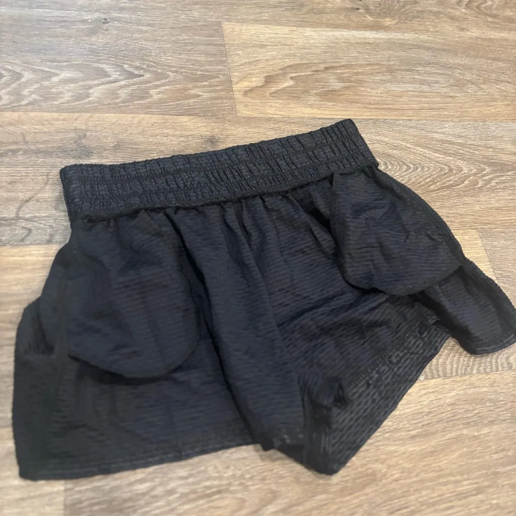 Noli Yoga Liquid Mesh Swift Shorts – Black – Size Large – Athleisure Activewear - Image 5