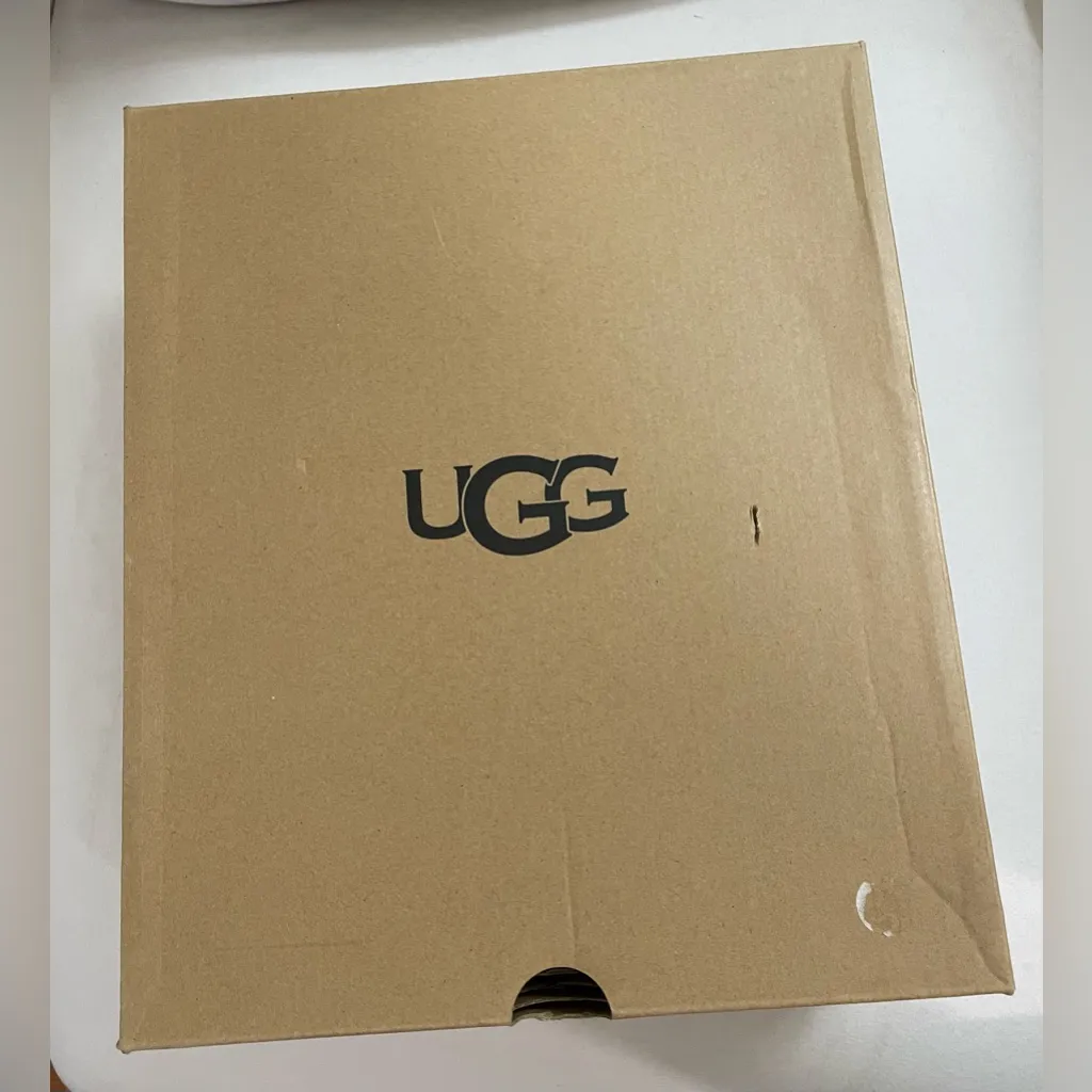 UGG  New in Box Classic Short Shearling Logo Black & Grey Size 6 - Image 12