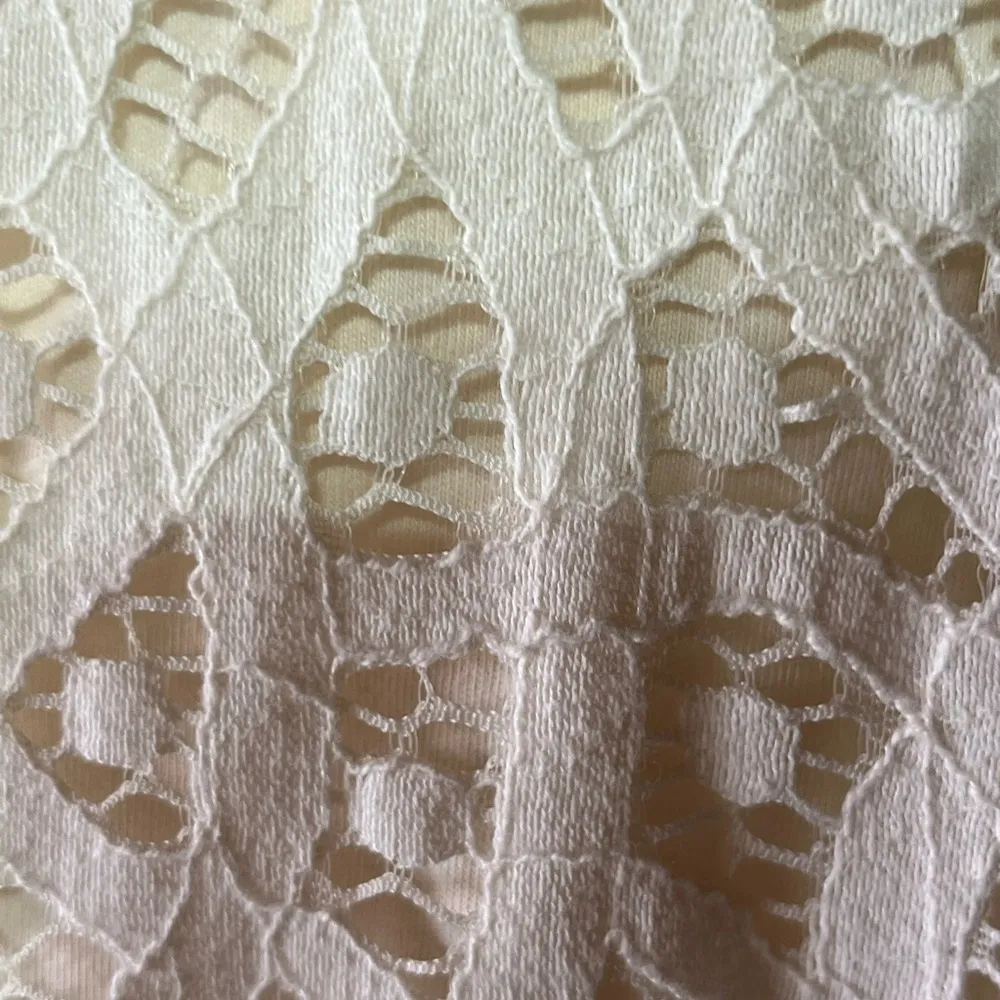 Loft  SLEEVELESS EYELET (M) TOP PRE-OWNED - Image 4