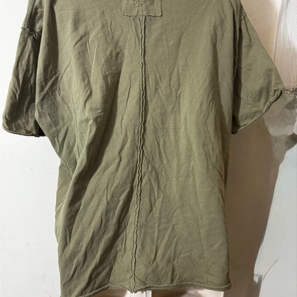 We the Free Casual Women’s Olive Green T-Shirt Oversized Fit Raw Hems Sz M - Image 4