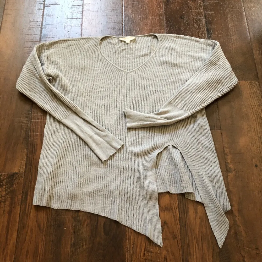 LOVESTITCH grey sweater - Image 2