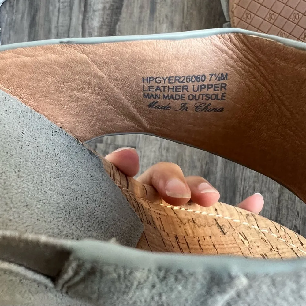 NWOB Donald Pliner Gyer wedge sandal light pewter & cork 7 1/2 - Image 3