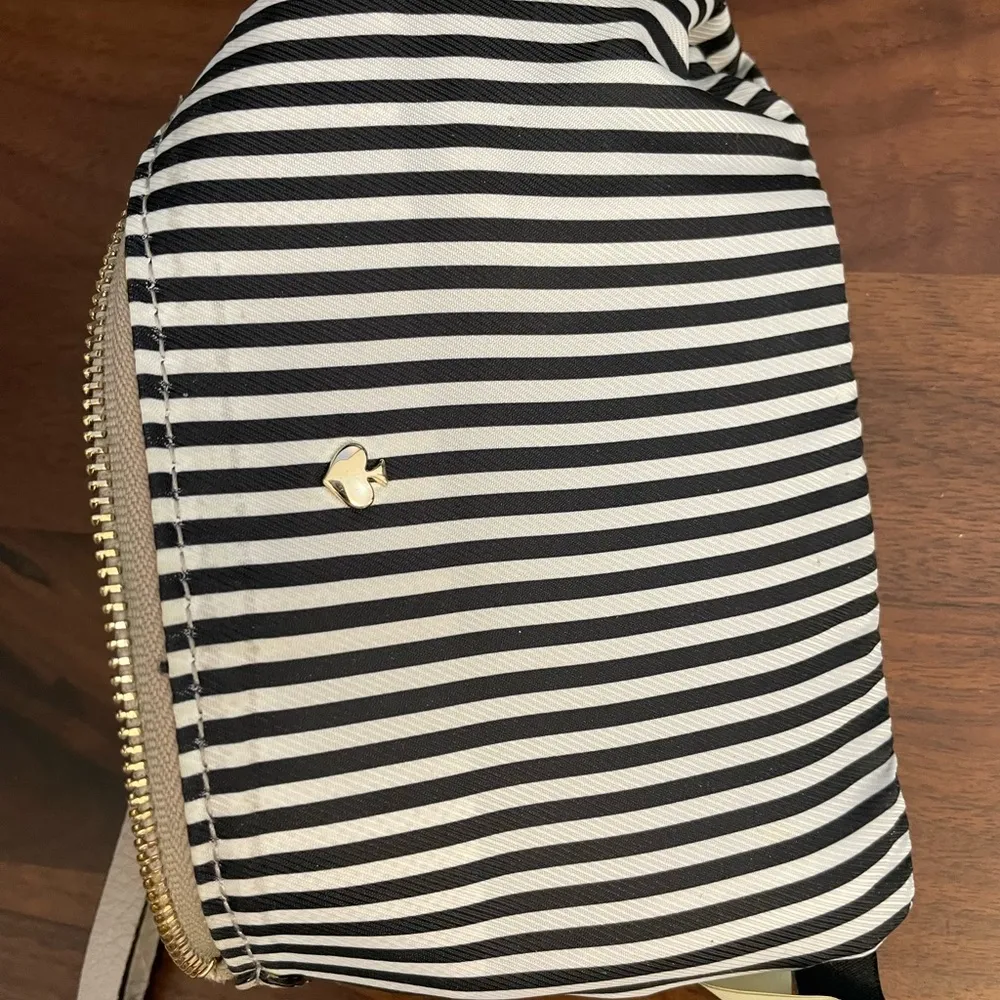 Kate Spade Wristlet with two zippers - Image 6