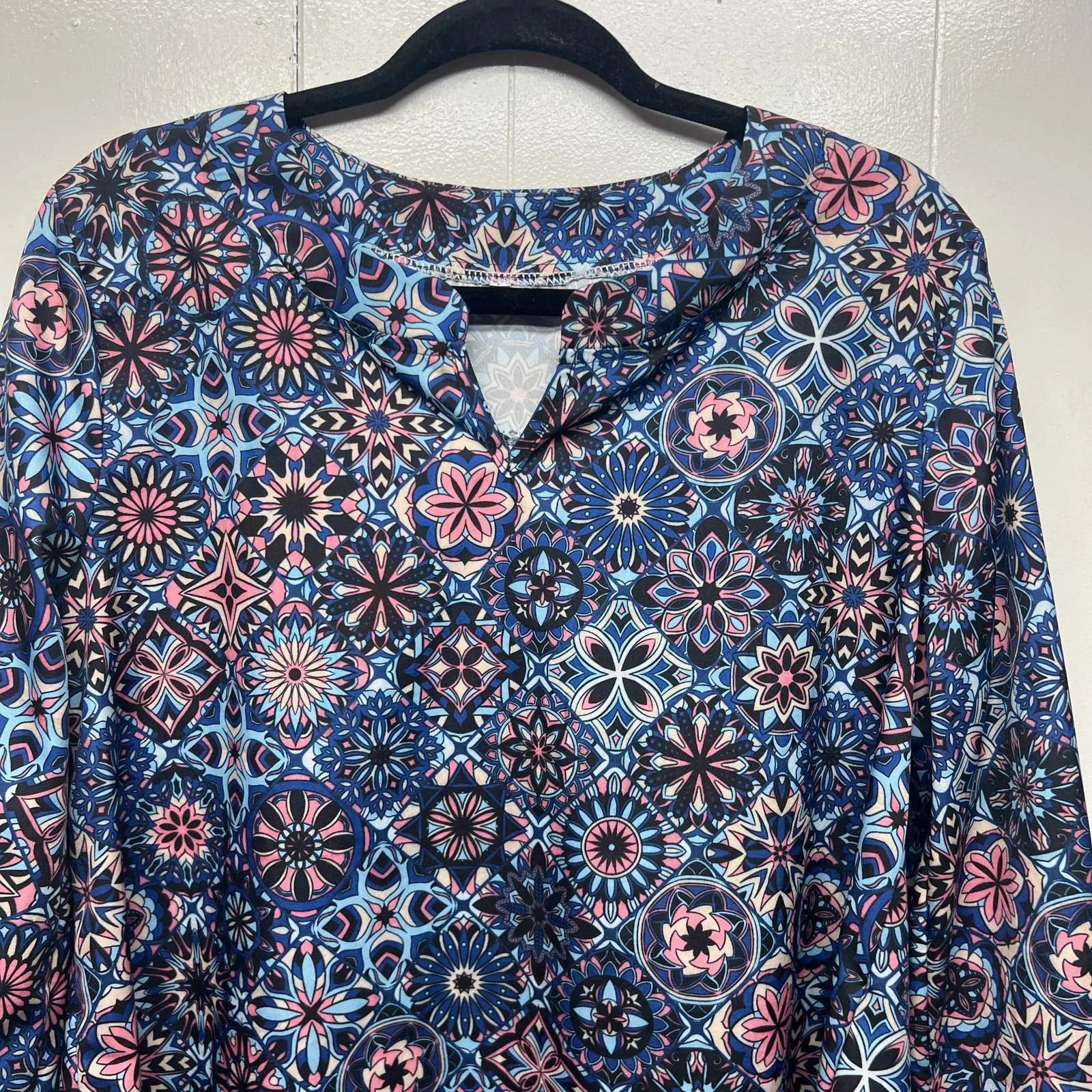 Geometric Artsy Print Women's Long Sleeve Top Size Large Abstract Art to Wear Blue - Image 3