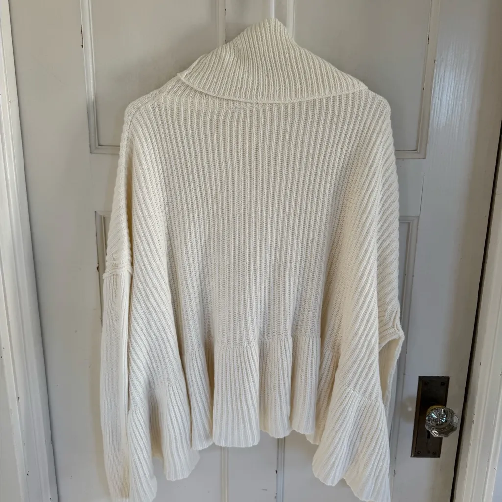 Free People Layer Cake oversized white sweater size medium - Image 4