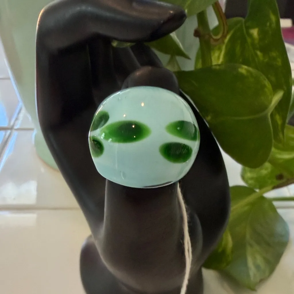 Elegant Green and Blue Glass Ring - Image 2