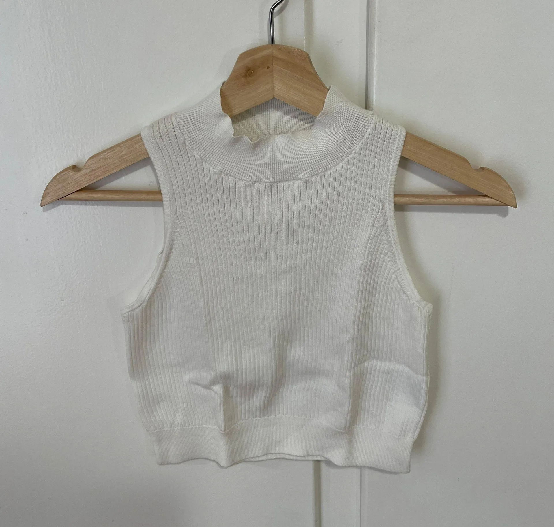 Mock Neck Sleeveless Cropped Sweater - Image 3
