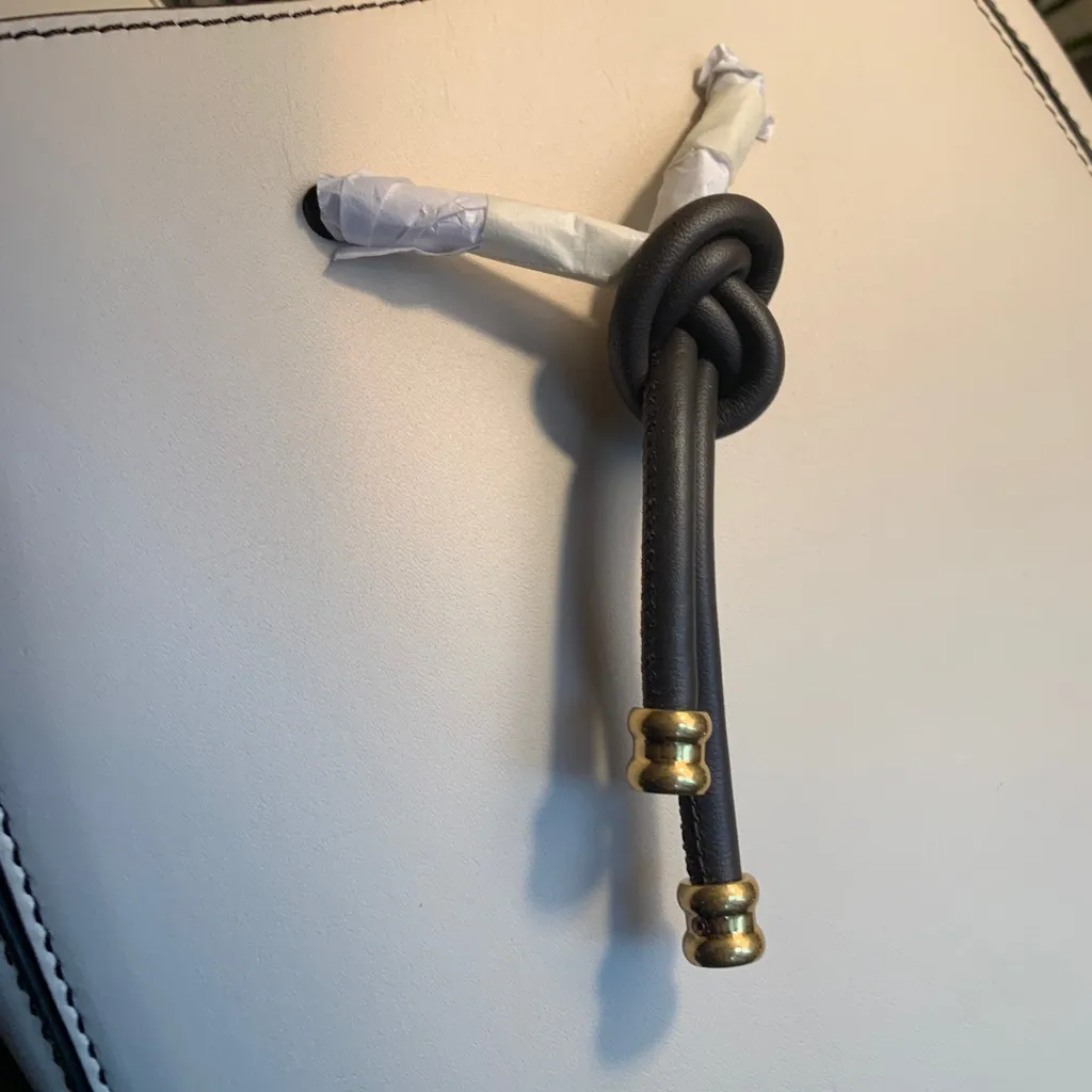 Tory Burch Last one 🔥Authentic  CALF leather drawstrings bucket bag - Image 9