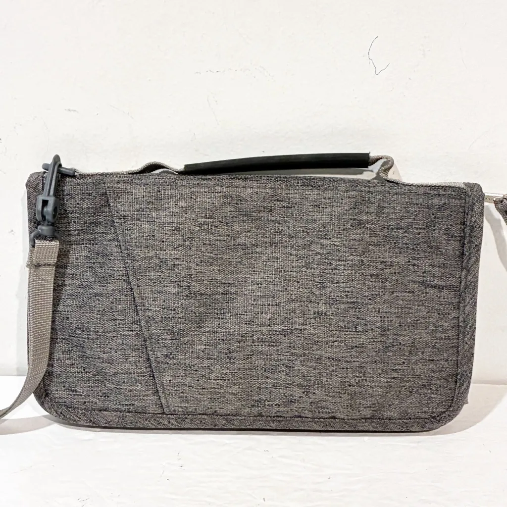 LL Bean Grey Nylon RFID-Blocking Travel Ticket Organizer Full Zip - Image 3