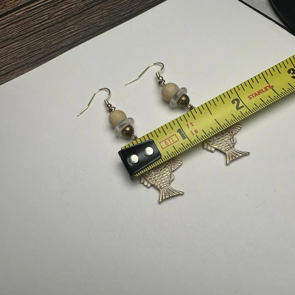 The Limited Fish Charm Beaded Dangle Drop Pierced Earrings Gold Tone - Image 4