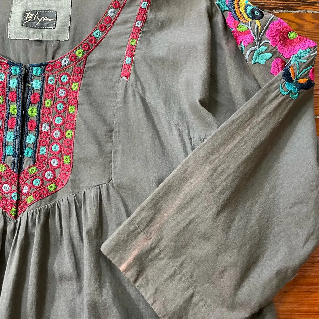 BIYA by Johnny Was Olive Green Embroidered Tunic Dress Boho Folk Floral ~Small - Image 17