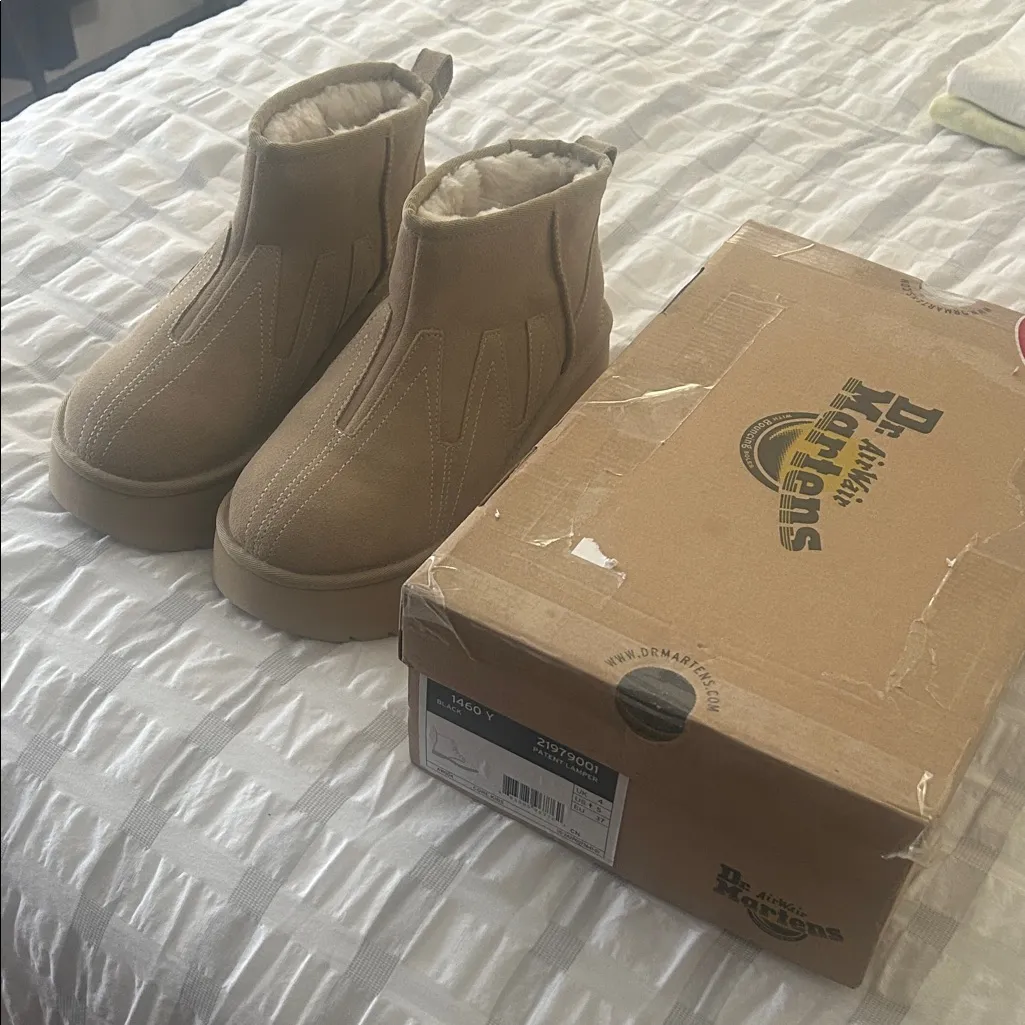 UGG platform Tan Suede Ankle Boots 9 - Image 11