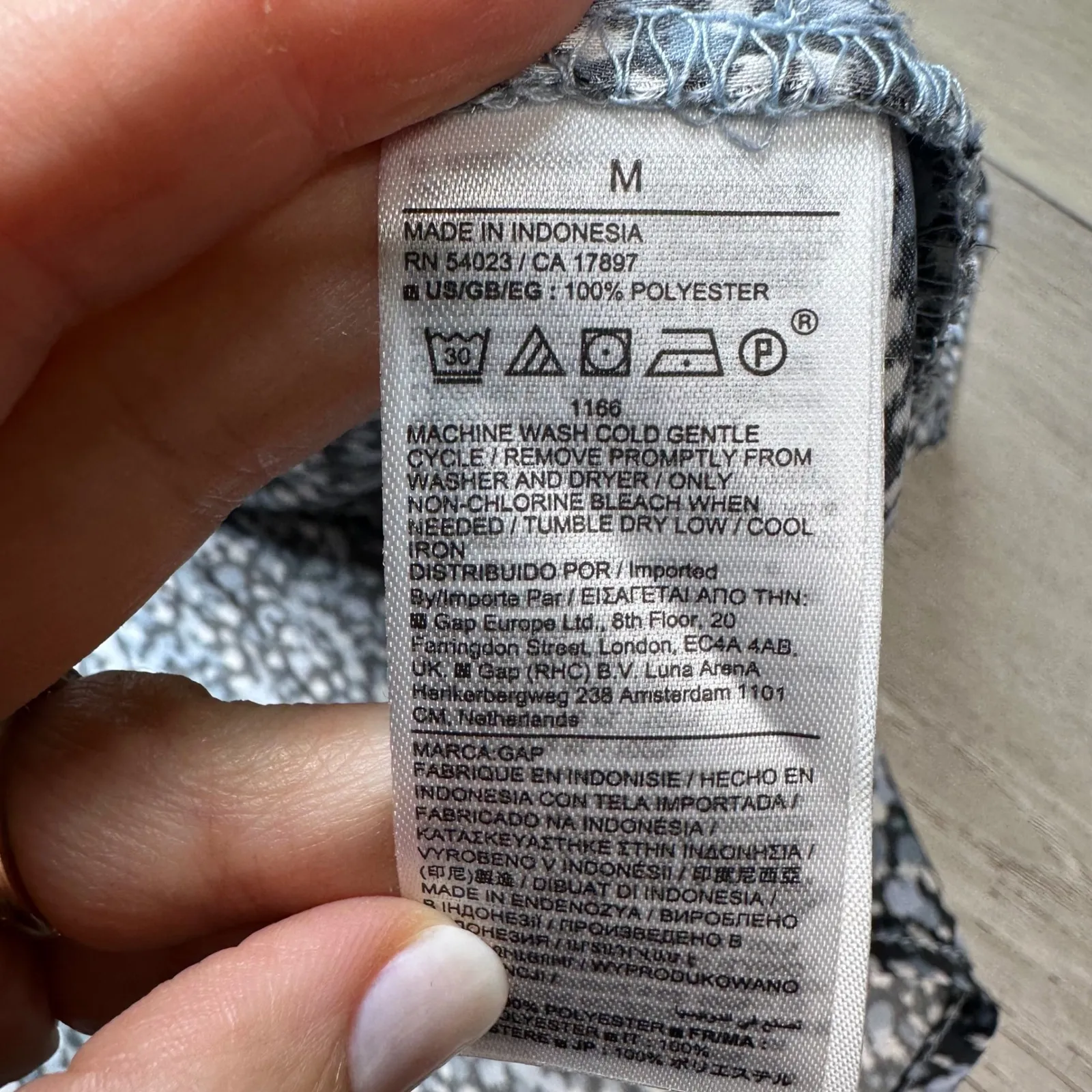 Gap 2023 split neck tiered mini dress navy white floral mini dress satin medium - Image 6