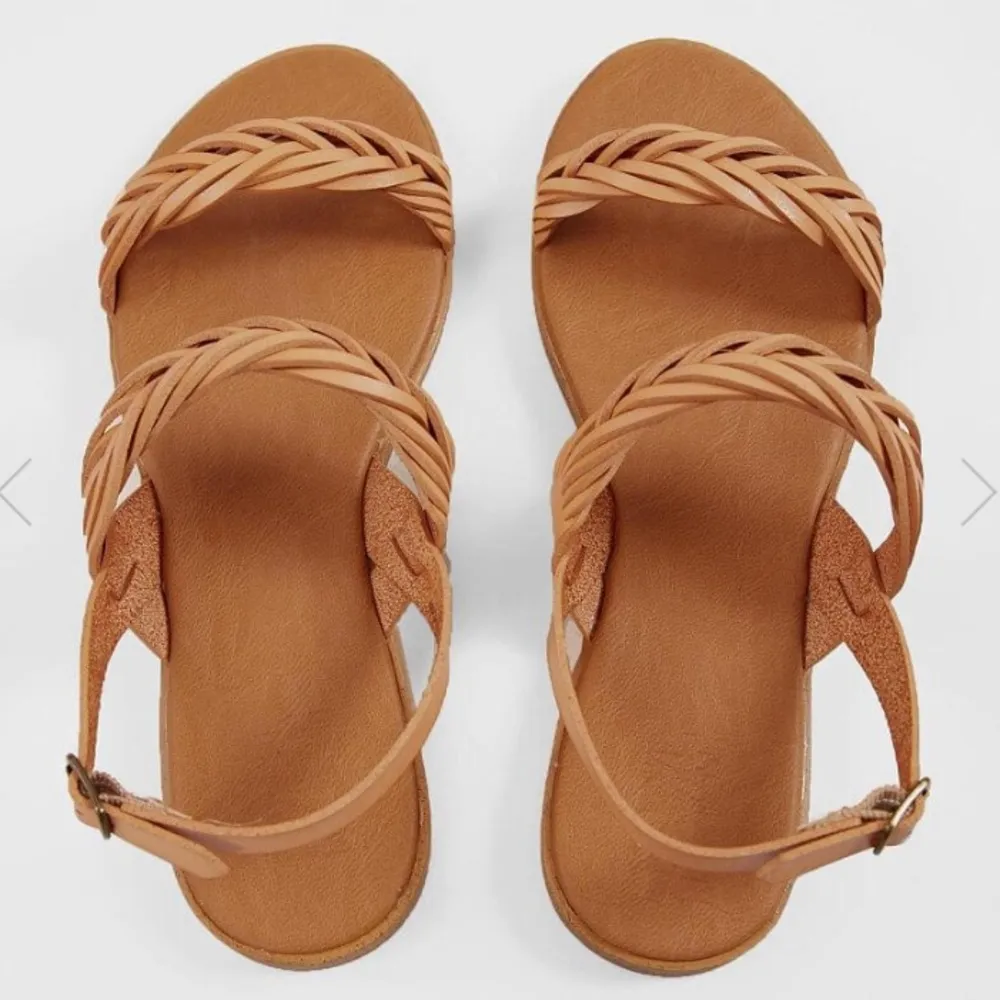 Faryl tan braided two strap sandals! Size 9.5! - Image 2