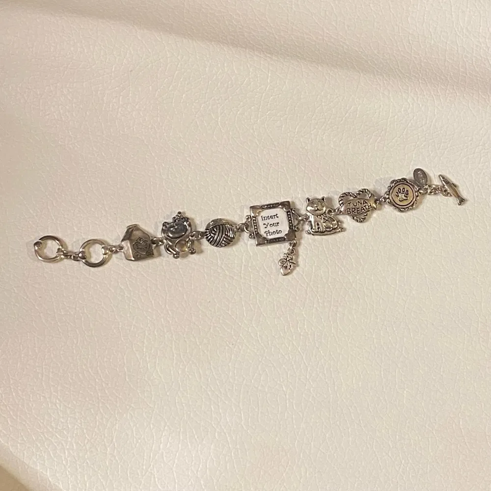 Cookie Lee Silver tone Cat Themed Charm Bracelet Toggle Close 7" - Image 5