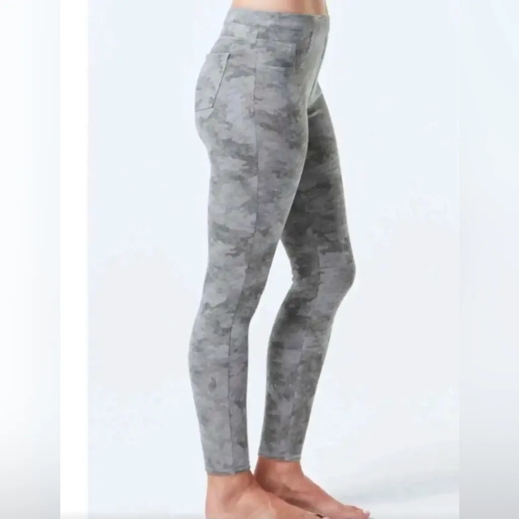 Spanx Jean-ish Ankle Leggings camo women’s M - Image 2