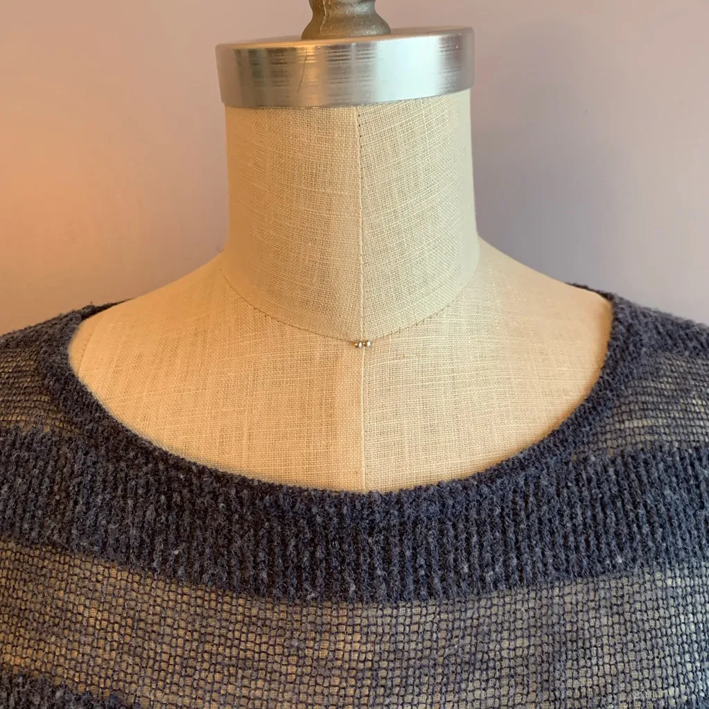 Topshop blue textured tone on tone striped crew neck 3/4 sleeve sweater Size 6 - Image 2