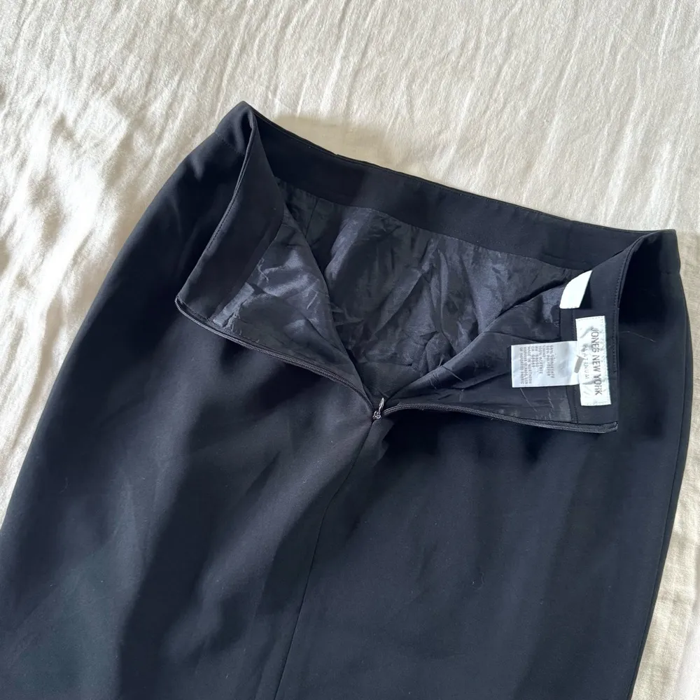 Jones New York Vintage Black Midi Pencil Skirt, size 10 - Image 7