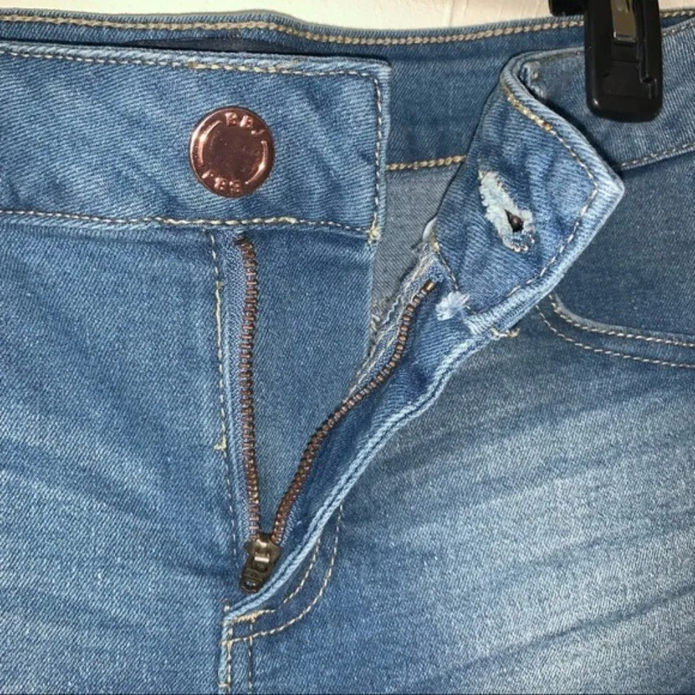 BoomBoom Jeans Frayed Hem Mid-Rise Shorts Size 11 - Image 4